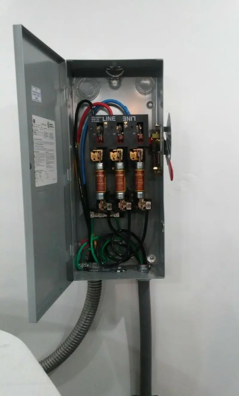 Three-phase disconnect switch installed for Electrical Wiring & Rewiring in White House